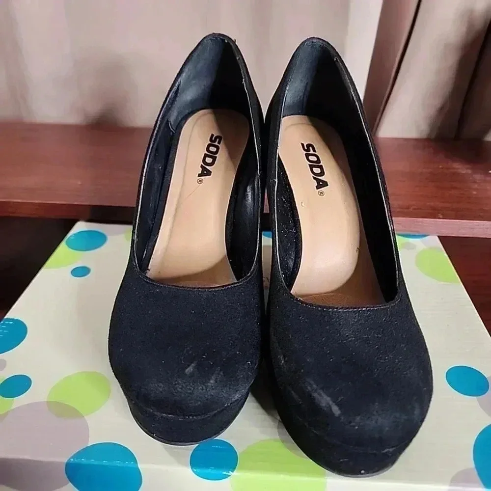 Soda womens Suede black wedges. Size 6.5